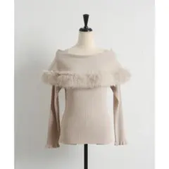 ファー付きケープライク袖口フリルリブニットプルオーバー