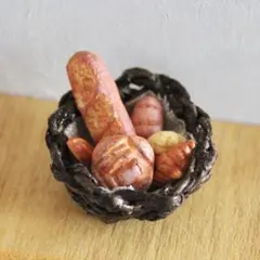 ミニチュアフード　かご入りいろいろパンのセット フランスパン　クロワッサン
