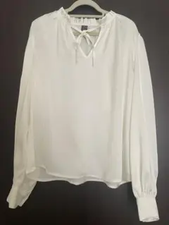 SHEIN ホワイトリボン付き　サテン　長袖ブラウス