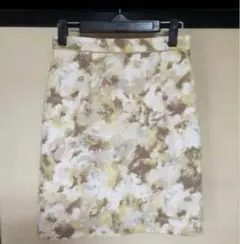 美品⭐︎ジャスグリッティー 花柄 スカートのサムネイル