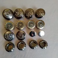 ブラックシルバー色　紋章柄　ボタン