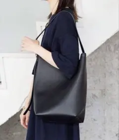 美品　SLOBE IENA スクエアトートバッグ　A4 黒のサムネイル