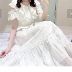 Evelyn 肩開きフリルロングワンピース 青リボン