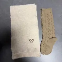 クリーム色ハート刺繍マフラー　ソックス　2点セット