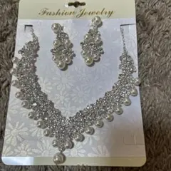 結婚式　ウェディング　ファッションジュエリー ネックレスとピアスセット