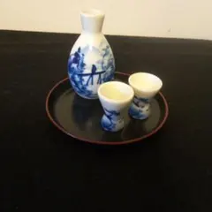 有田焼　ミニチュア　青い絵柄の徳利と杯セット