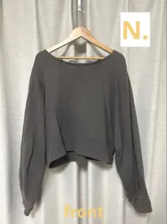 N. トップス