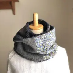 ２重巻き　ぽこぽこウール×リバテ『Wiltshire』ネイビーmixスヌード