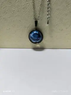 宇宙デザイン 青色ペンダント ネックレス　occultus