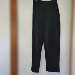 ブラック ストレートパンツ スリット入り