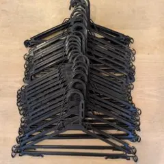 黒のプラスチック製衣類ハンガー約30本セット