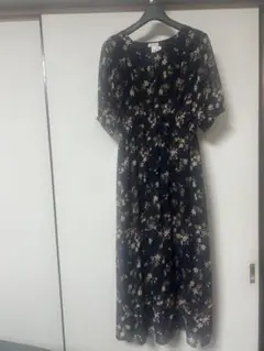 ☆新品未使用☆クロスプラス　紺　花柄ロング　半袖ワンピース　ポリエステル100%のサムネイル