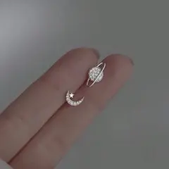 プラネット&ムーンデザイン アシンメトリーなスタッドピアス