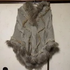 フード付きベージュポンチョ・ケープコート