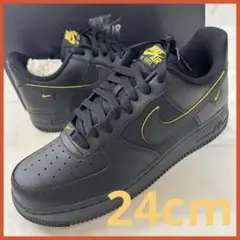 ナイキ エアフォース1 ロー ブラック ユニバーシティゴールド 24cm