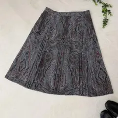 SCAPAスキャパ ペイズリー総柄プリーツスカート　グレー　40 膝下丈　透け感のサムネイル