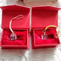 ハローキティ 2004年クリスタルキューブ ストラップ2個セット（立ち、座り）