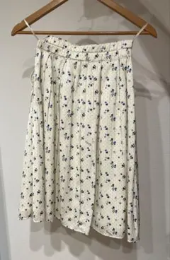 ブルーレーベルクレストブリッジ　花柄スカート　34のサムネイル