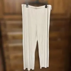 ★ ユニクロ　プリーツ　ストレートパンツ