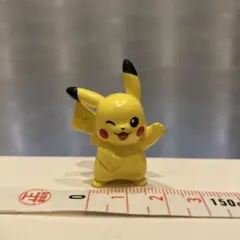 ピカチュウ　フィギュア