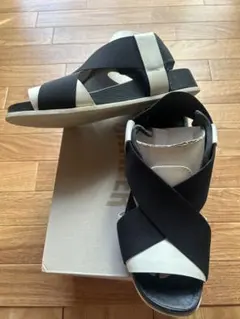 CAMPER クロスストラップサンダル