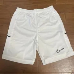 Nike DRI-FIT ホワイトハーフパンツ Gサイズ
