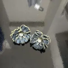 デニム風花形イヤリング