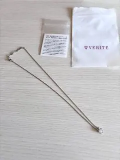 VERITE 花モチーフ ネックレス