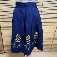 グラニフのミモザ刺繍スカートのサムネイル