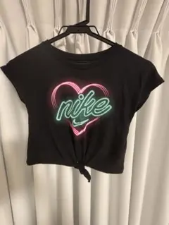 NIKE ネオンハートロゴ Tシャツ ブラック