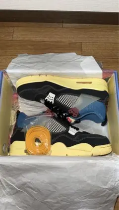 UNION × NIKE AIR JORDAN 4 