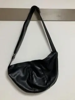 黒 レザー風 ショルダーバッグ