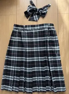 チェック柄プリーツスカートとリボン