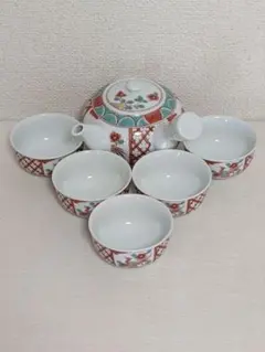 有田焼　岩尾對山窯　茶器揃（急須1と湯呑み5客）　赤絵草花地文　木箱入り未使用品