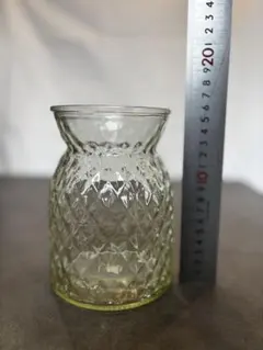 ダイヤモンドカットガラス花瓶 約16㌢