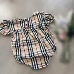 大人気　チェック柄フリルロンパース