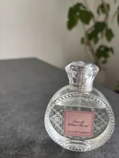 JILLSTUART Eau de White Floral 香水のサムネイル