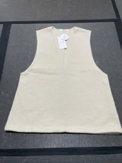 新品　3月購入　Discoat アイボリー Vネック ベストのみ