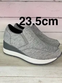 シルバー スニーカー