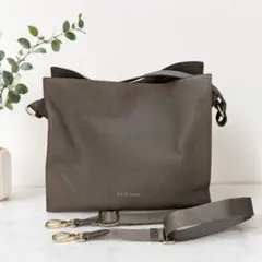 COLE HAAN ショルダーバッグ グレージュ　本革　レザーのサムネイル