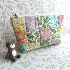 ⑬ マチ付きファスナーポーチ 花柄パッチワーク