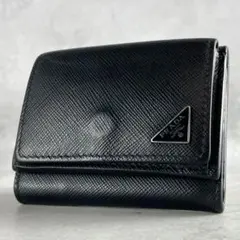 極美品✨プラダ 三つ折り財布 三角ロゴ サフィアーノ レザー 黒 ブラック