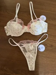 花柄レースブラ＆Tバックショーツセット