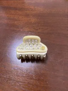 ヘアクリップ べっ甲風 ラインストーン - メルカリ