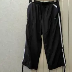 ナイキ　 ブラックのクロプトパンツ