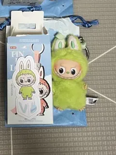 【正規品】ラブブ　PINFORLOVE イニシャル　ペンダント　Ｖ