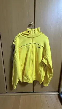 adidasトラックジャケット
