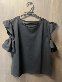 INGNI ブラック フリル袖 Tシャツ