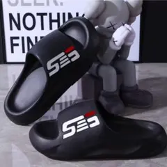 厚底 ロゴ入り スポーツサンダル ブラック サイズ：27cmのサムネイル