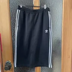 adidas ブラック ストライプ タイトスカート